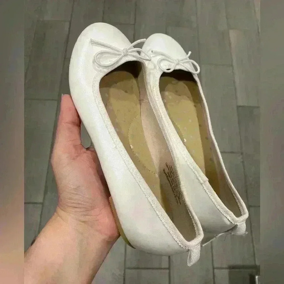 Other - Girl White Ballet Flats Size 2​